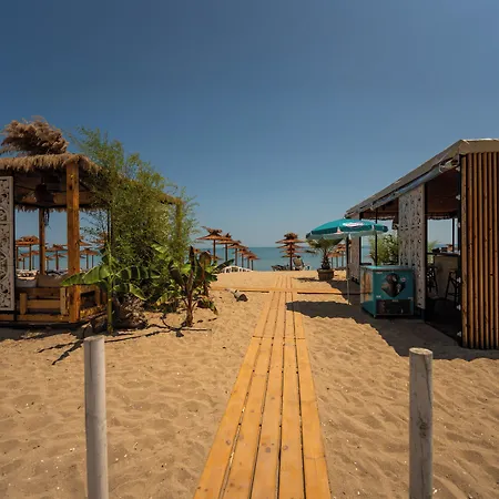 Aqua View Boutique Готель 4*