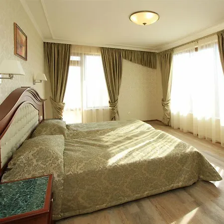 מלון Aqua View Boutique 4*